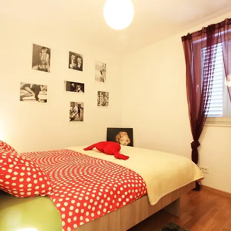 Sunset Apartment *